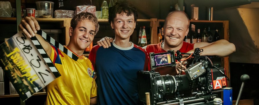 ZDF-Comedys „Tschappel“ und „Späti“ werden fortgesetzt – Serien um liebenswerten Planlosschwaben und Berliner Kiezgeschäft gehen in zweite Runde – Bild: ZDF/Conrad Lobst ZDF-Comedys „Tschappel“ und „Späti“ werden fortgesetzt – Serien um liebenswerten Planlosschwaben und Berliner Kiezgeschäft gehen in zweite Runde – Bild: ZDF/Conrad Lobst