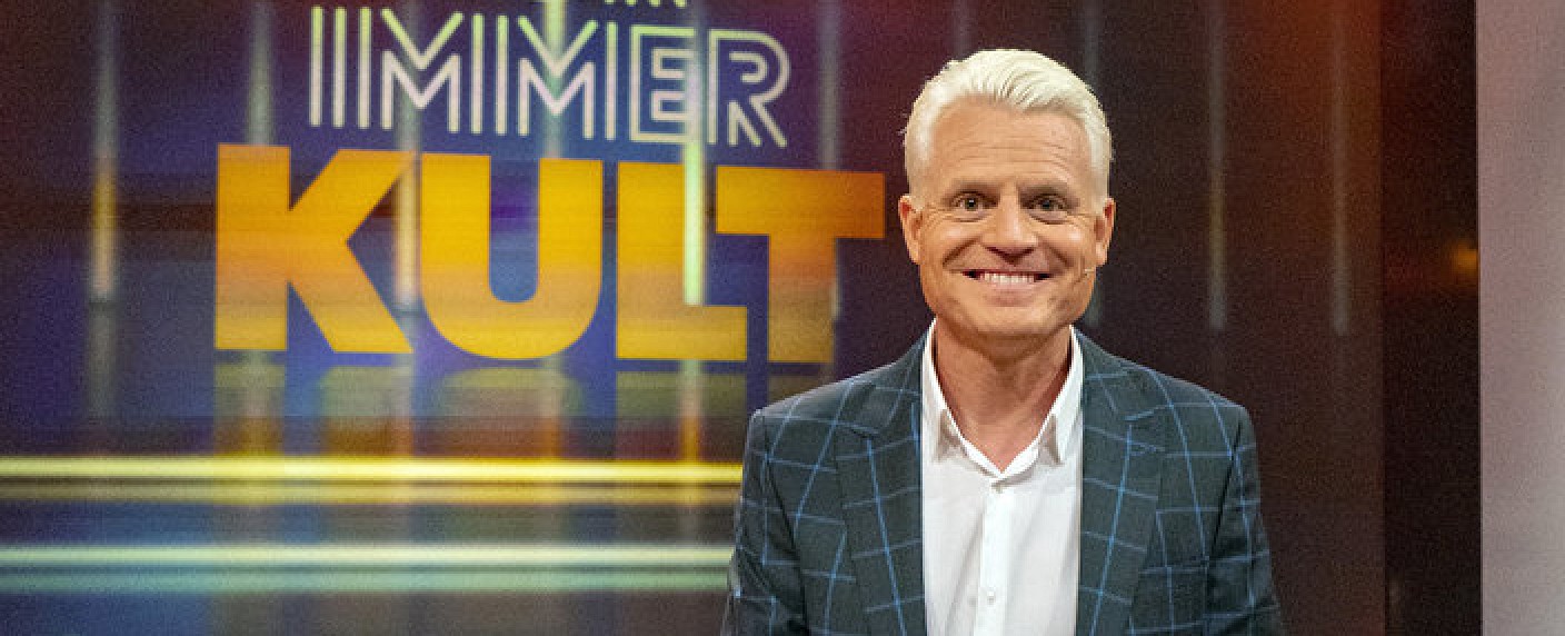 „Für immer Kult“: Nostalgieshow mit Guido Cantz kehrt zurück – Zweite Staffel und Weihnachtsspecial im WDR – Bild: WDR/​Max Kohr