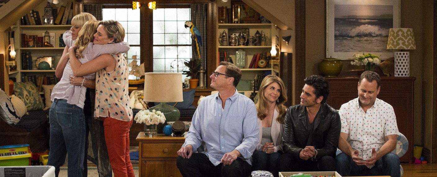„Fuller House“: Netflix veröffentlicht langen Trailer zur „Full House“-Fortsetzung – Blick auf die Tanner-Familie 20 Jahre später – Bild: Michael Yarish/​Netflix