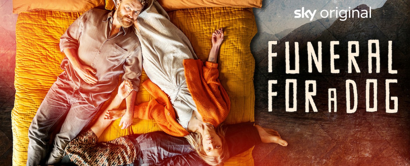 „Funeral for a Dog“: Vor den Hund gegangen? – Review – Literaturverfilmung erzählt von freundschaftlich-amouröser Dreiecksbeziehung – Bild: Sky/​Flare Entertainment/​Frank Griebe