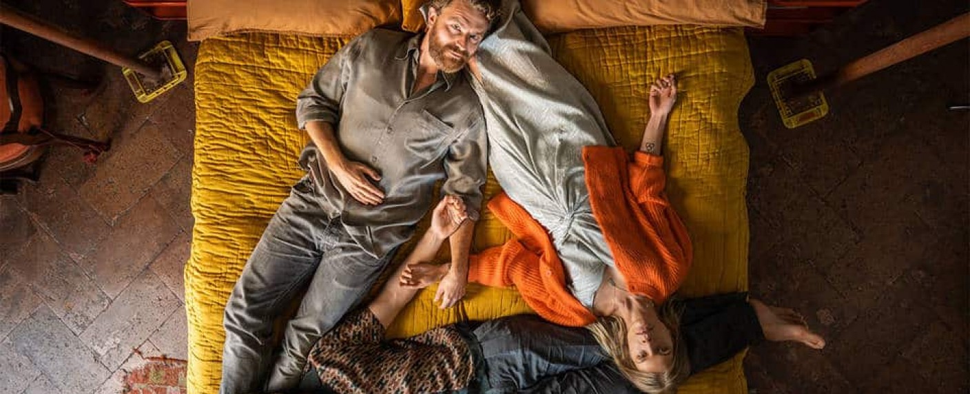 „Funeral for a Dog“: Starttermin für Serienadaption von „Bestattung eines Hundes“ – Romanverfilmung mit Friedrich Mücke und Albrecht Schuch – Bild: Flare Film/​Sky Deutschland