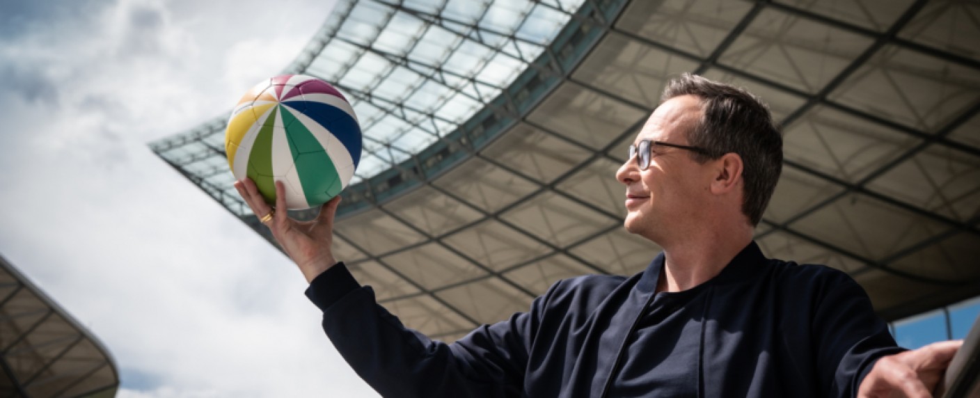 Quoten: Fußball-Supercup bringt Sat.1 unbedrängt den Quotensieg – „Superman & Lois“ steuern Richtung Bruchlandung, Krimi-Wiederholung holt Gesamtsieg – Bild: SAT.1 /​ Claudius Pflug