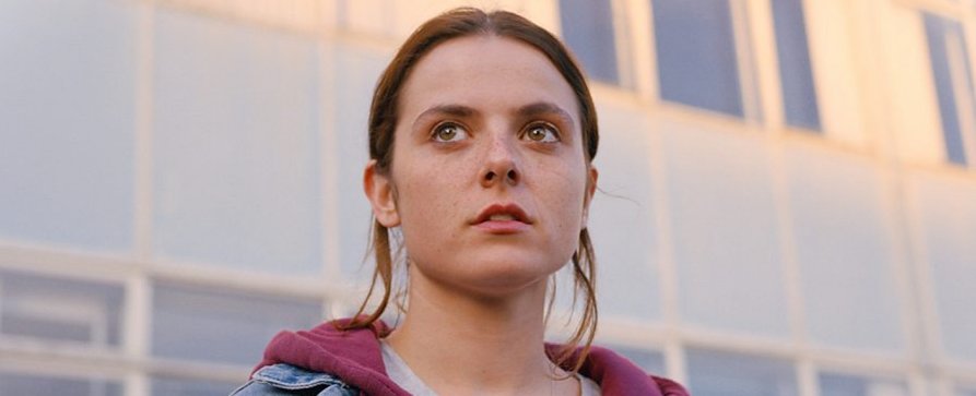 Britische Dramedy „In My Skin“ feiert Deutschlandpremiere – Preisgekrönte Coming-of-Age-Serie um Teenagerin mit Doppelleben – Bild: BBC