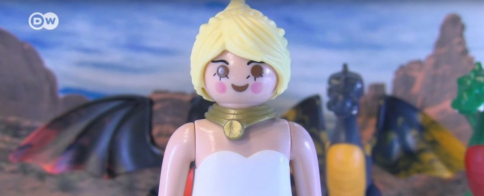 „Game of Thrones“ – Sieben Staffeln in sieben Minuten: Daenerys und ihre Drachen – Bild: Deutsche Welle/Playmobil