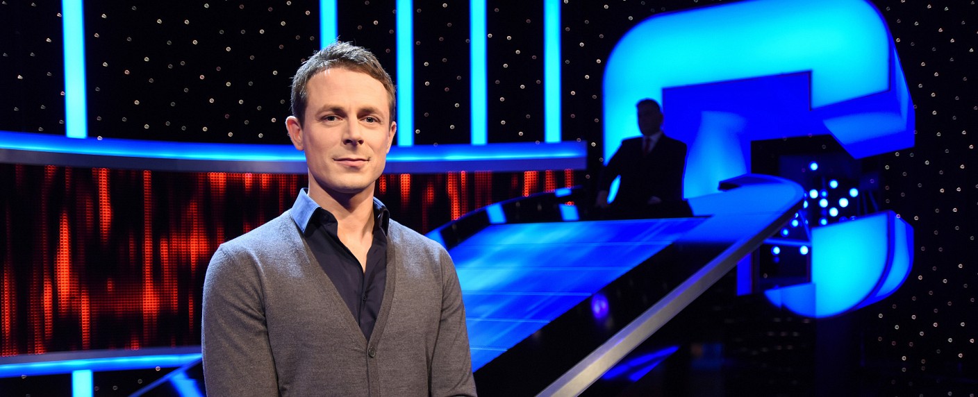 „Gefragt – Gejagt“ kehrt Mitte April zurück – Neue Staffel der Quizshow mit Alexander Bommes – Bild: ARD/​Uwe Ernst