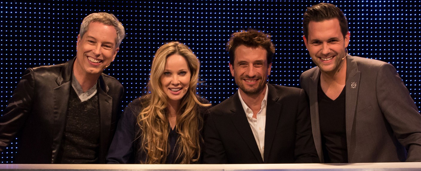 „Gefragt – Gejagt“: Thomas Hermanns und Oliver Mommsen in erstem Promi-Special – ARD-Vorabendquiz ist freitags prominent besetzt – Bild: ARD/​Uwe Ernst