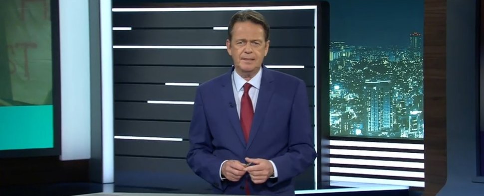 Gegen 21:15 Uhr kündigte Rudi Cerne die Unterbrechung der Sendung an – Bild: ZDF/Screenshot