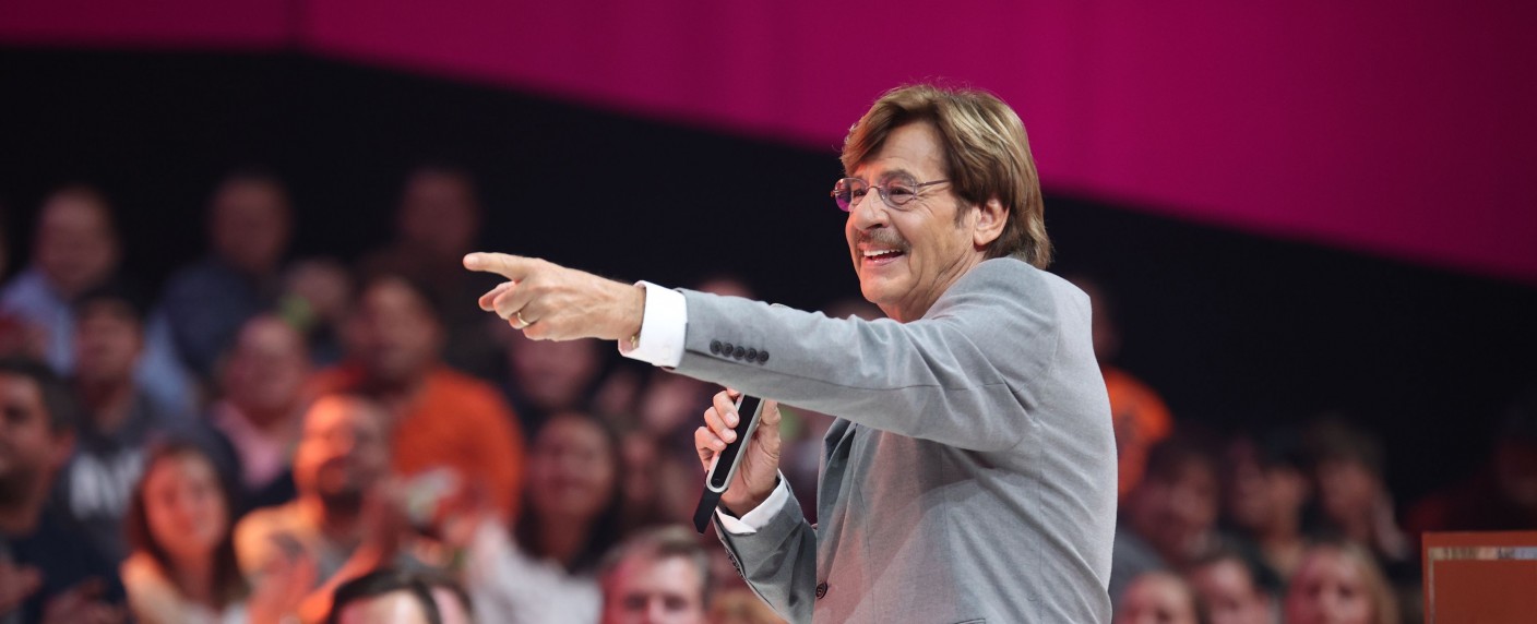 „Geh aufs Ganze!“-Comeback: Der Meister des Zonks hat nichts verlernt – Review – Jörg Draeger zockt nach 18 Jahren Pause wieder in Sat.1 – Bild: Sat.1/​Frank Hempel