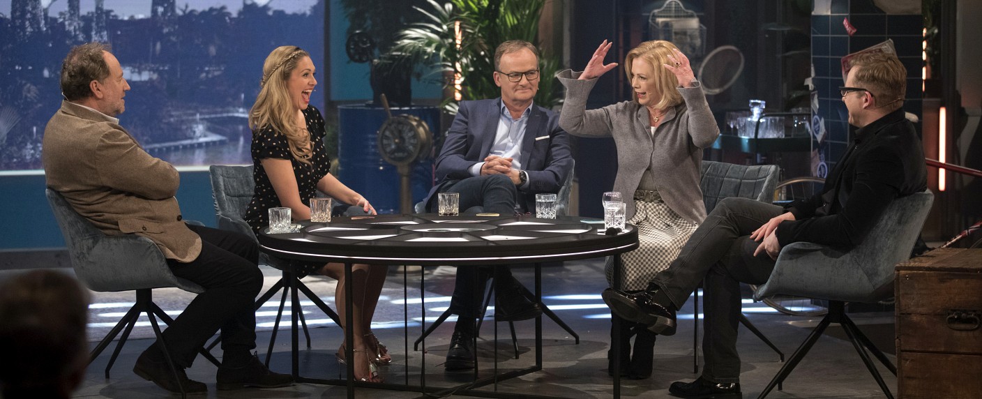 „Geheimniskrämer“: Der gelungene Bluff am Sonntagabend – Review – Neuer WDR-Comedytalk mit Martin Klempnow überzeugt – Bild: WDR/​Ben Knabe