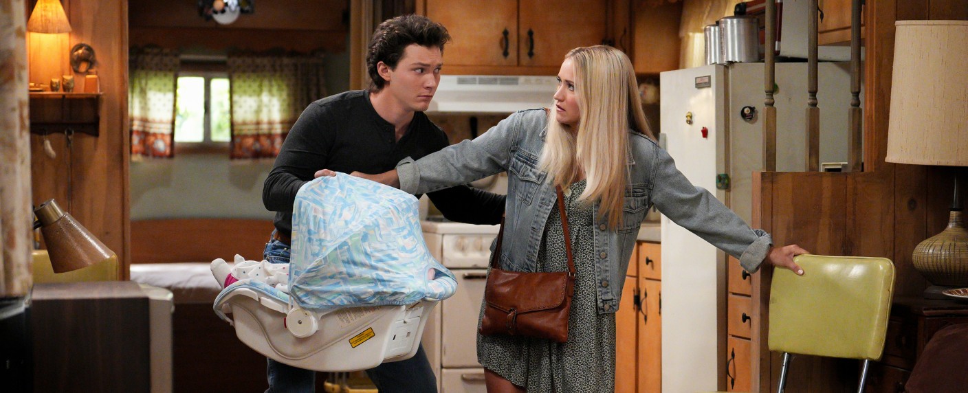 [UPDATE] „Georgie & Mandy“: Streaming- und Free-TV-Premiere für „Young Sheldon“-Spin-off – Serie aus dem „Big Bang Theory“-Kosmos kommt nach Deutschland – Bild: Warner Bros. Entertainment Inc.