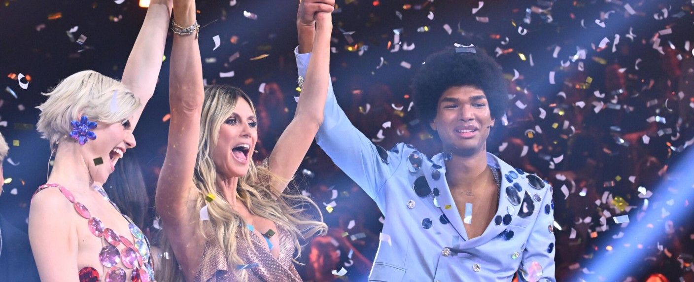 Quoten: „Topmodel“-Finale zieht bei Jüngeren einsam seine Kreise – Alter „Bozen-Krimi“ siegt insgesamt, „Hast Du Töne?“ fällt auf neuen Tiefstwert – Bild: Seven.One/​Claudius Pflug