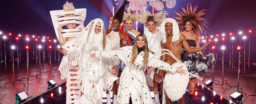 Quoten: „GNTM“-Halbfinale muss sich Leichtathletik-EM geschlagen geben – Doku „Das letzte Tabu“ floppt völlig, „Sing meinen Song“ endet mit Staffeltief – Bild: ProSieben/​Sven Doornkaat