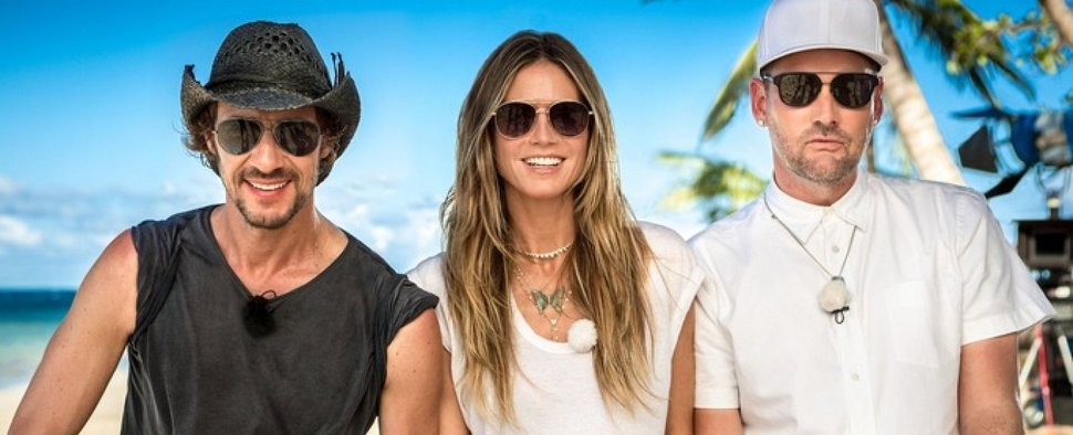 „Germany’s Next Topmodel“: Heidi Klum (m.), Thomas Hayo (l.) und Michael Michalsky (r.) starten in der Karibik in die neue Staffel – Bild: ProSieben/Martin Ehleben