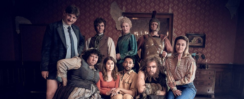 „Ghosts“: Ursprünglich aus Großbritannien und in vielen Ländern bereits umgesetzt, startet die deutsche Adaption am 7. März in der ARD Mediathek. – Bild: WDR Kommunikation/Redaktion Bild