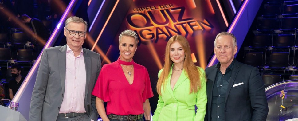 „Gipfel der Quizgiganten“: (v. l.) Günther Jauch, Sonja Zietlow, Palina Rojinski und Johannes B. Kerner – Bild: RTL/Markus Nass