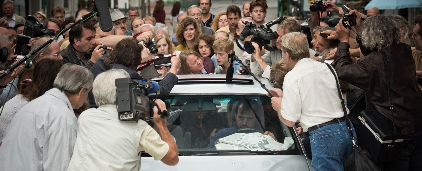 Quoten: Zweiter Teil von „Gladbeck“ deutlich schwächer, auch „GNTM“ mit Verlusten – „Der Lehrer“ siegt beim jungen Publikum, „Der Bergdoktor“ insgesamt – Bild: ARD Degeto/​Ziegler Film/​Martin Valentin Menke
