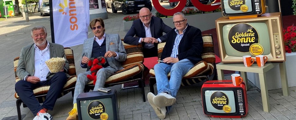(v. l.) Harry Wijnvoord, Jörg Draeger, sonnenklar.TV-Chef Andreas Lambeck und Ulli Potofski – Bild: sonnenklar.TV