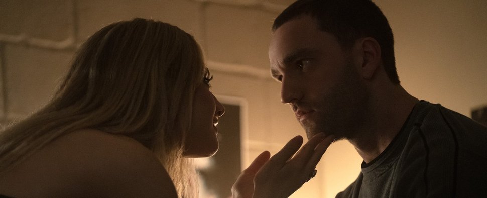 Grace Van Patten als Lucy und Jackson White als Stephen in Staffel 3 von „Tell Me Lies“ – Bild: Disney