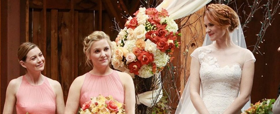 April (Sarah Drew, r.) mit den Brautjungfern – Bild: ABC Studios