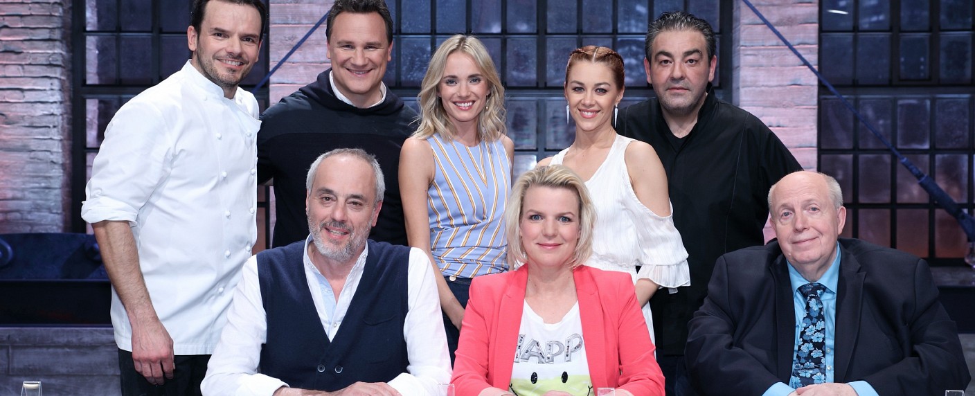 Quoten: „Grill den Henssler“ gelingt starkes Comeback, „Tatort“ siegt – „Transformers“ und „Passengers“ liefern sich Kopf-an-Kopf-Rennen – Bild: TVNOW /​ Frank W. Hempel