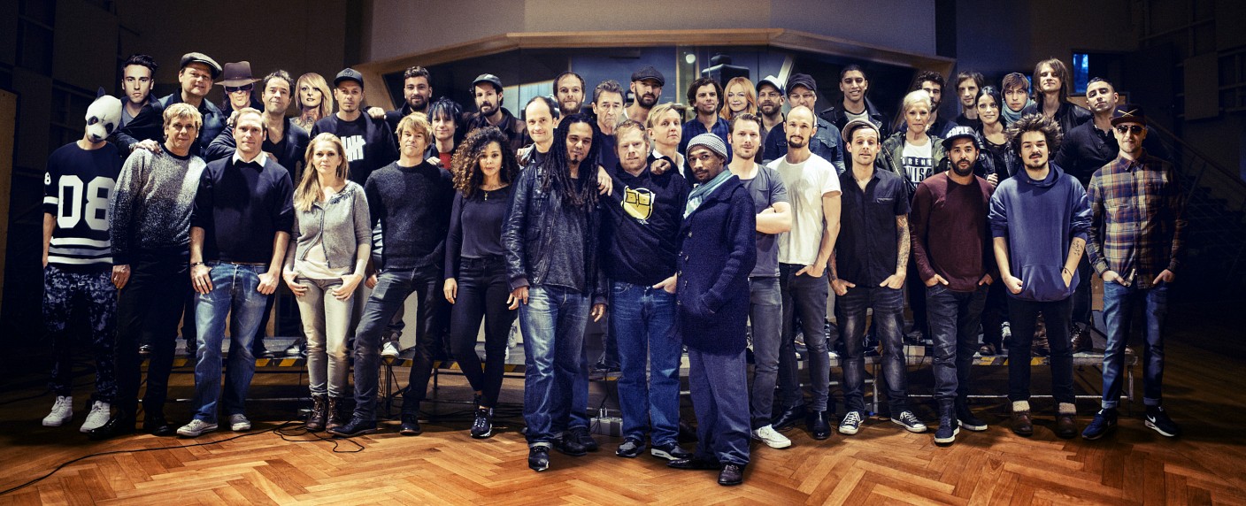 Video-Premiere von Band Aid 30 morgen vor der „Tagesschau“ – Charity-Song für Kampf gegen Ebola – Bild: ARD/​Paul Ripke