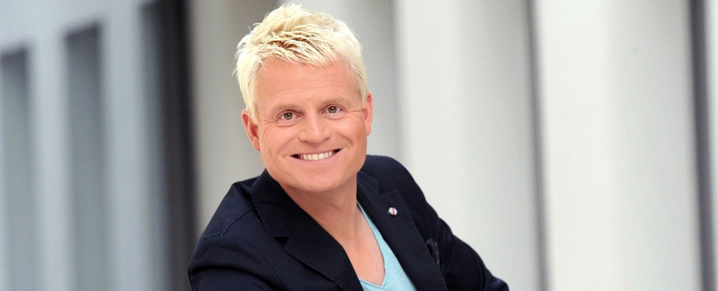 „Für immer Kult“ Guido Cantz moderiert neue RetroShow fernsehserien.de