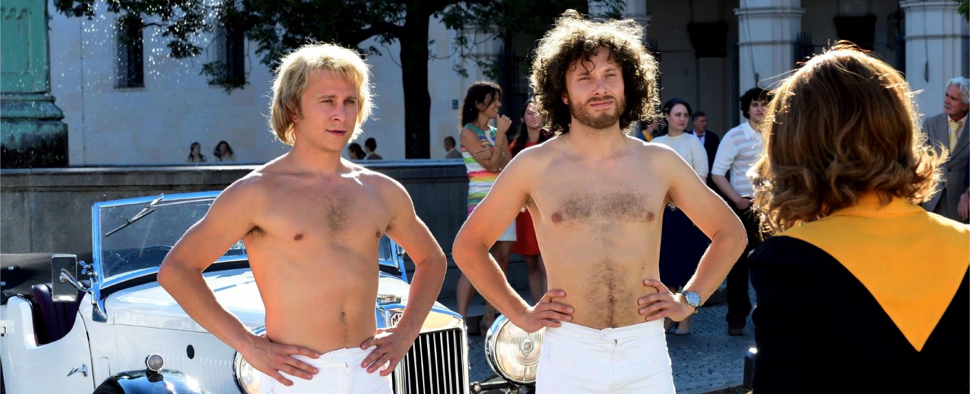 „Gute Freunde“: RTL-Start für Serie über den „Aufstieg des FC Bayern“ angekündigt – Fünf Fußball-Freunde zwischen Kult und Kommerz – Bild: RTL /​ Jürgen Olczyk