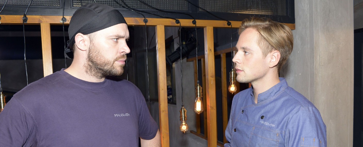 „GZSZ“ thematisiert Rechtsradikalismus – Timon Ballenberger übernimmt verhängnisvolle Gastrolle – Bild: TVNOW /​ Rolf Baumgartner