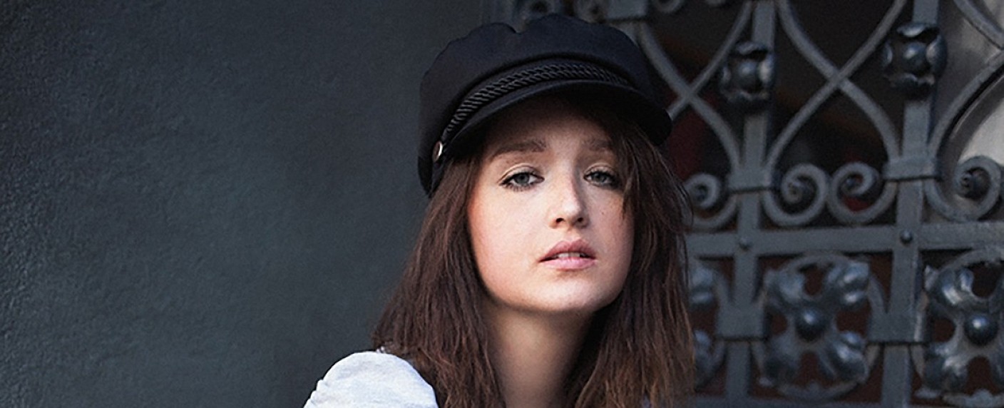 „GZSZ“: „Sweet but Psycho“-Neuzugang wirbelt Berliner Kiez auf – Janina Kranz stößt Anfang März zur Daily-Soap von RTL – Bild: TVNOW /​ Nico Stark