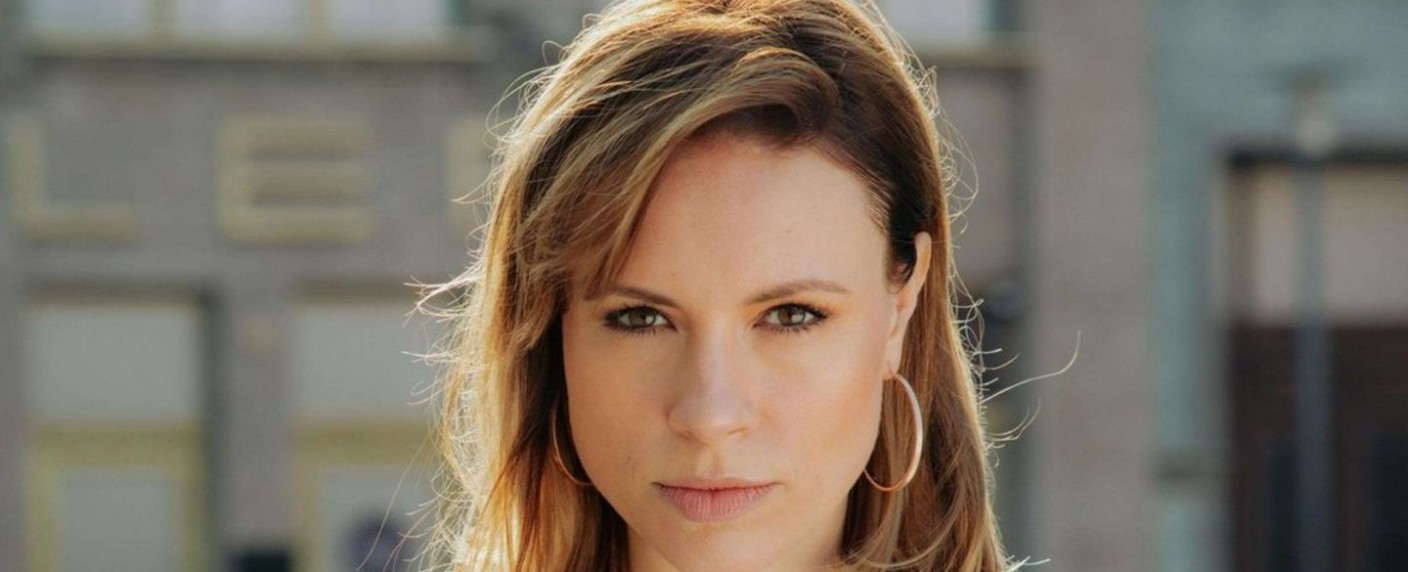 „GZSZ“: Rückkehr der totgeglaubten Auftragskillerin Zoe! – Wiedersehen mit Lara Dandelion Seibert vor dem großen Jubiläum – Bild: RTL/​Anna Riedel