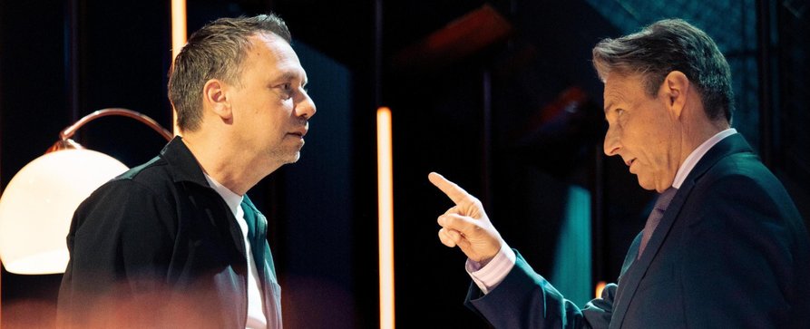 Sebastian Fitzek besucht „GZSZ“: An diesen Tagen absolviert der Thriller-Autor Gastauftritte – Schriftsteller trifft auf Jo Gerner und spielt sich in RTL-Serie selbst – Bild: RTL/​Pit Faul