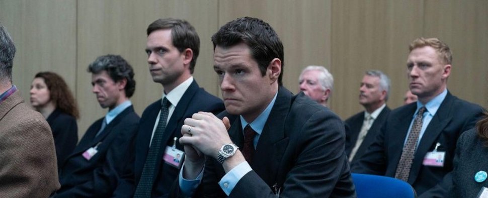 Haben Hauptrollen in „The Bombing of Pan Am 103“: Connor Swindells (M.), Patrick J. Adams (l.) und Kevin McKidd (ganz rechts) – Bild: BBC und Netflix