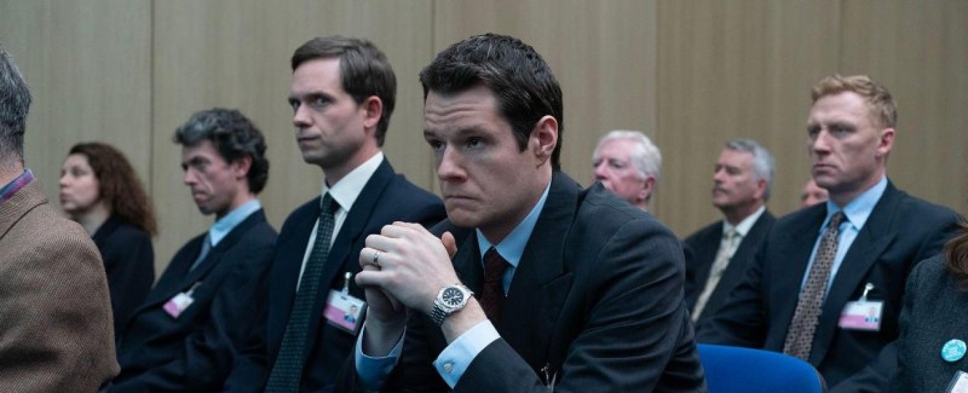 „The Bombing of Pan Am 103“: Trailer zu Netflix’ Lockerbie-Serie mit „Suits“- und „Sex Education“-Stars – Patrick J. Adams und Connor Swindells in britisch-amerikanischen Ko-Produktion – Bild: BBC und Netflix