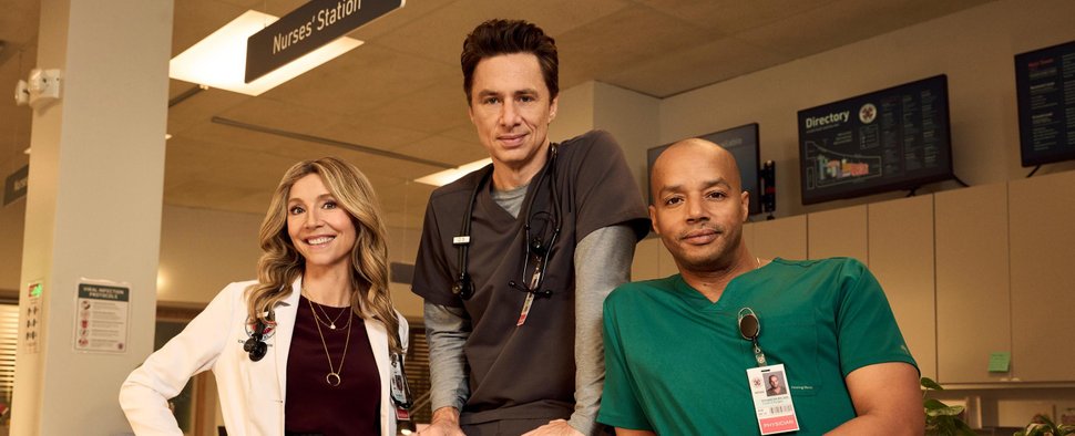 Haben in Staffel 10 von „Scrubs“ das Kommando: (v. l.) Sarah Chalke, Zach Braff und Donald Faison – Bild: ABC