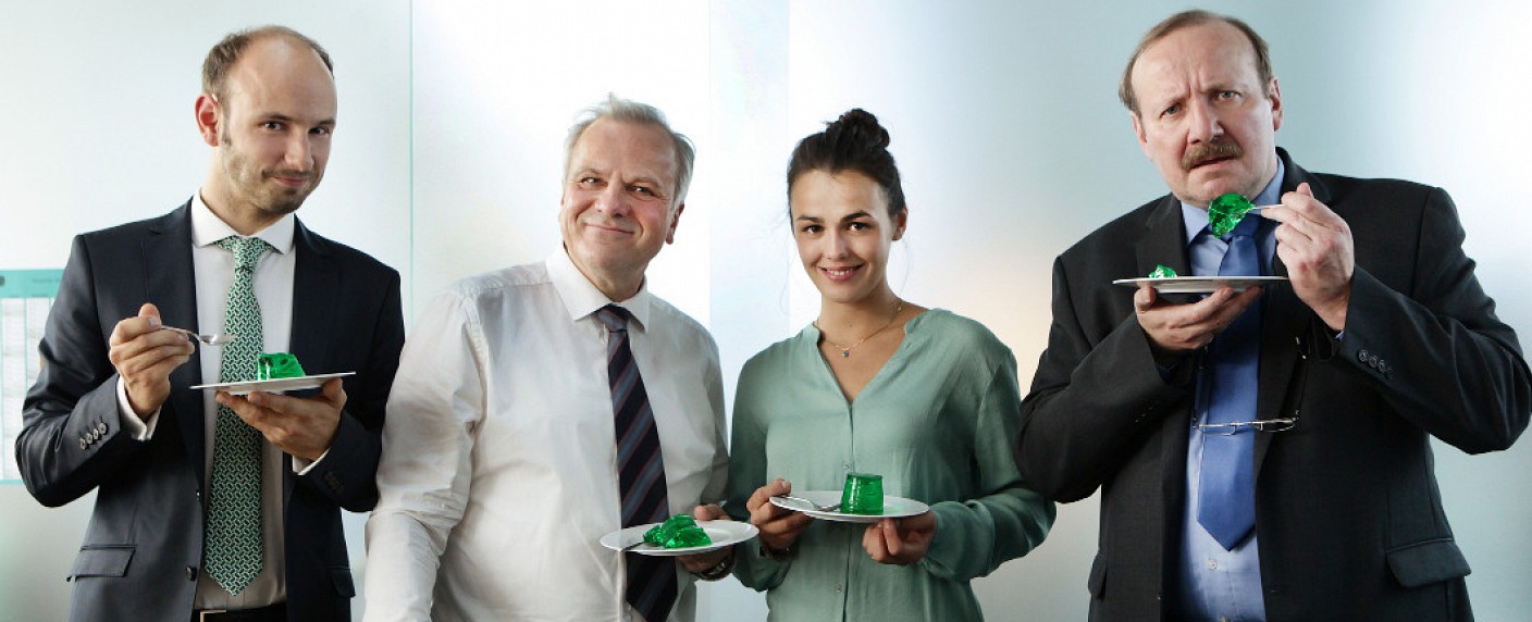 ZDFneo startet neue Comedyserie „Eichwald, MdB“ im April – Vierteilige Polit-Satire mit Bernhard Schütz – Bild: ZDF/​Daniela Incoronato