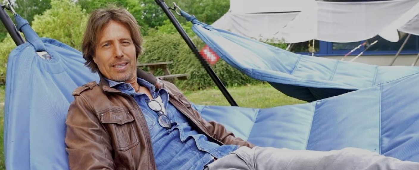 Rum statt „Rote Rosen“: Dieser Frauenschwarm verlässt die Serie – Hakim-Michael Meziani will in anderer Branche durchstarten – Bild: ARD/​Screenshot