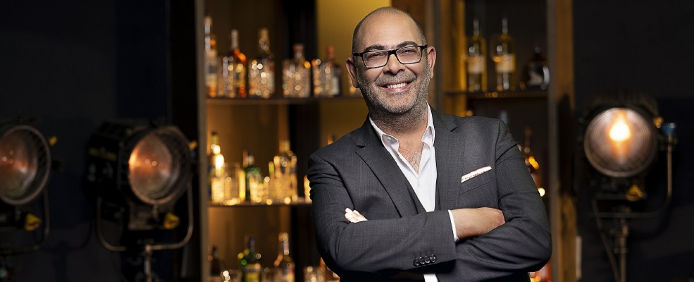 „Ringlstetter“ veranstaltet erste Darts-Nacht – Sonderausgabe der bayerischen Late-Night-Show – Bild: BR/​KME Studios/​Klaus Einwanger