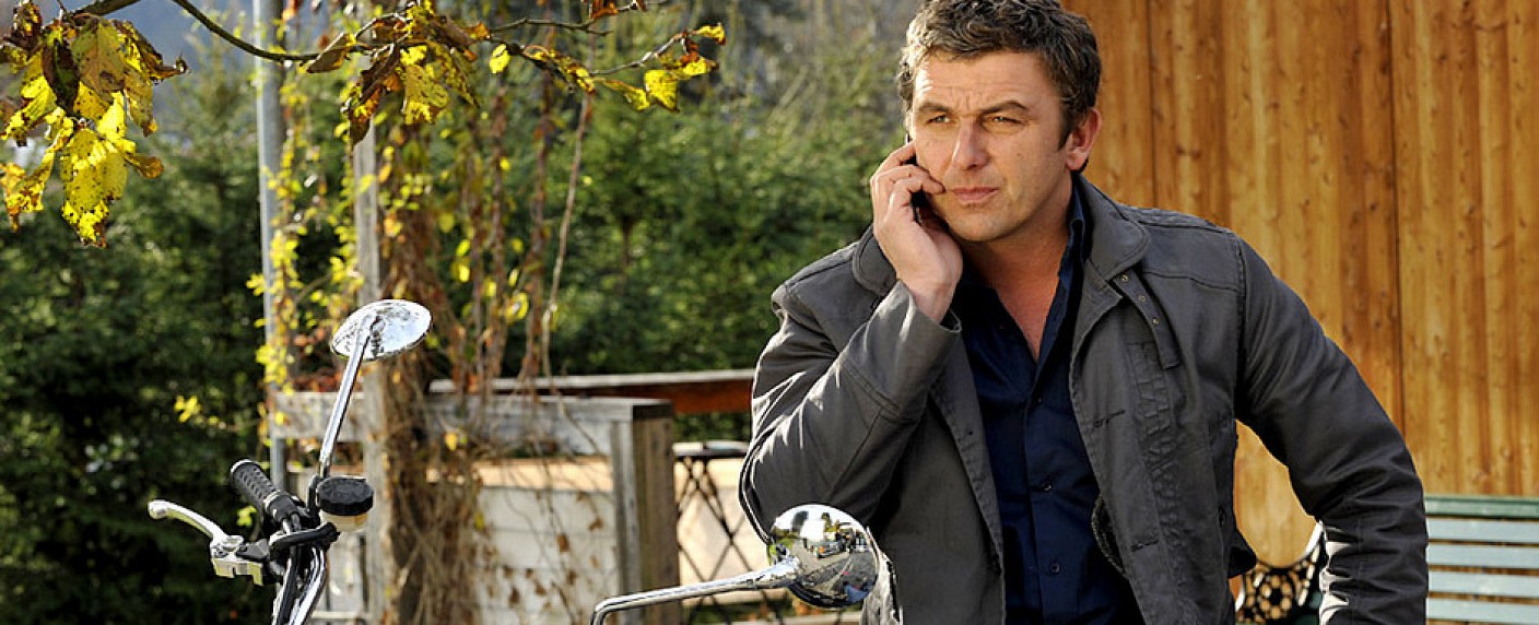 ZDF zeigt neue Folgen von „Der Bergdoktor“ und „SOKO Leipzig“ – Hans Sigl kehrt im November als Dr. Martin Gruber zurück – Bild: ZDF/​Thomas R. Schumann