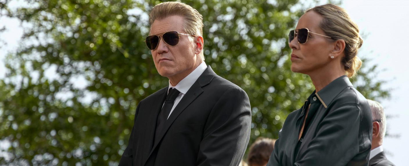 „The Waterfront“: Netflix-Krimidrama von „Scream“-Macher präsentiert schlagkräftigen Trailer – Familie will Fischereiimperium durch Drogenhandel retten – Bild: Netflix