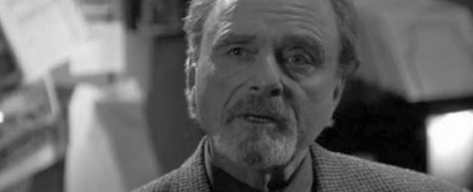 Harris Yulin als Quentin Travers in „Buffy – Im Bann der Dämonen“ (2002) – Bild: The WB