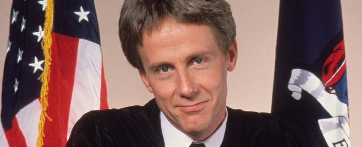 Schauspieler Harry Anderson („Harrys wundersames Strafgericht“) mit 65 verstorben – Zauberkünstler wurde zum beliebten Sitcom-Star – Bild: NBC