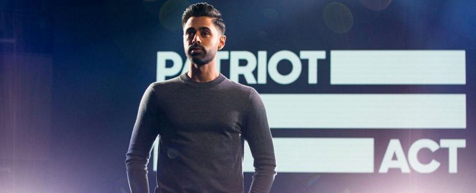 Hasan Minhaj präsentiert die Netflix-Show „Patriot Act“ – Bild: Netflix