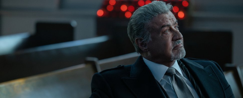 Hat es auch in der vierten Runde nicht leicht: Dwight Manfredi (Sylvester Stallone) – Bild: Paramount+/Steve Swisher