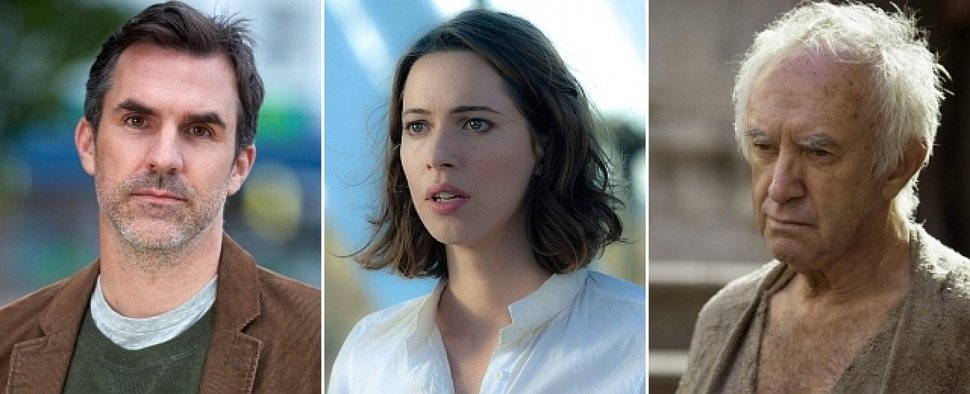 Hauptdarsteller in „Tales from the Loop“: (v.l.) Paul Schneider, Rebecca Hall und Jonathan Pryce – Bild: Syfy, Alcon Entertainment, HBO