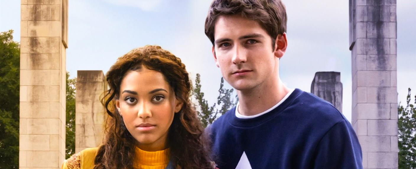 „The Girl in My Diary“ erreicht Jugendliche und jung gebliebene Oldies – Review – Unruhestifterin und ehemaliger Koma-Patient sollen Welt retten – Bild: WDR /​ ARD /​ Jonnydepony /​ Network Movie /​ VRT /​ Ketnet