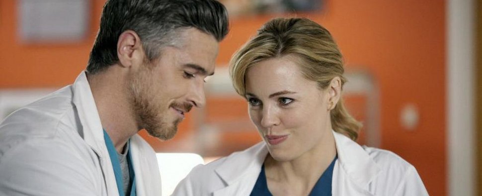 Das Ehepaar Dr. Pierce Harrison (Dave Annable) und Dr. Alex Panttiere (Melissa George) in „Heartbeat“ – Bild: Michelle Faye/NBC