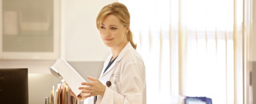Die Arbeit in der Herzchirurgie muss noch warten: Melissa George in „Heartbreaker“ – Bild: Universal TV
