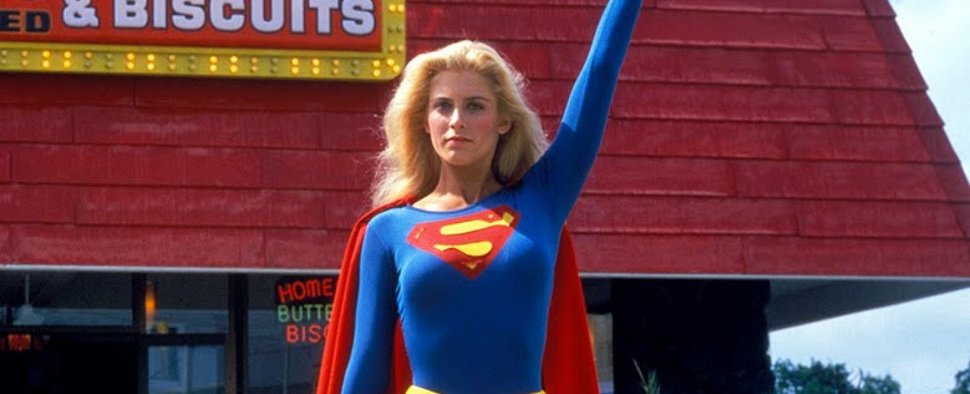 Helen Slater als „Supergirl“ im Film von 1984 – Bild: Warner Bros.