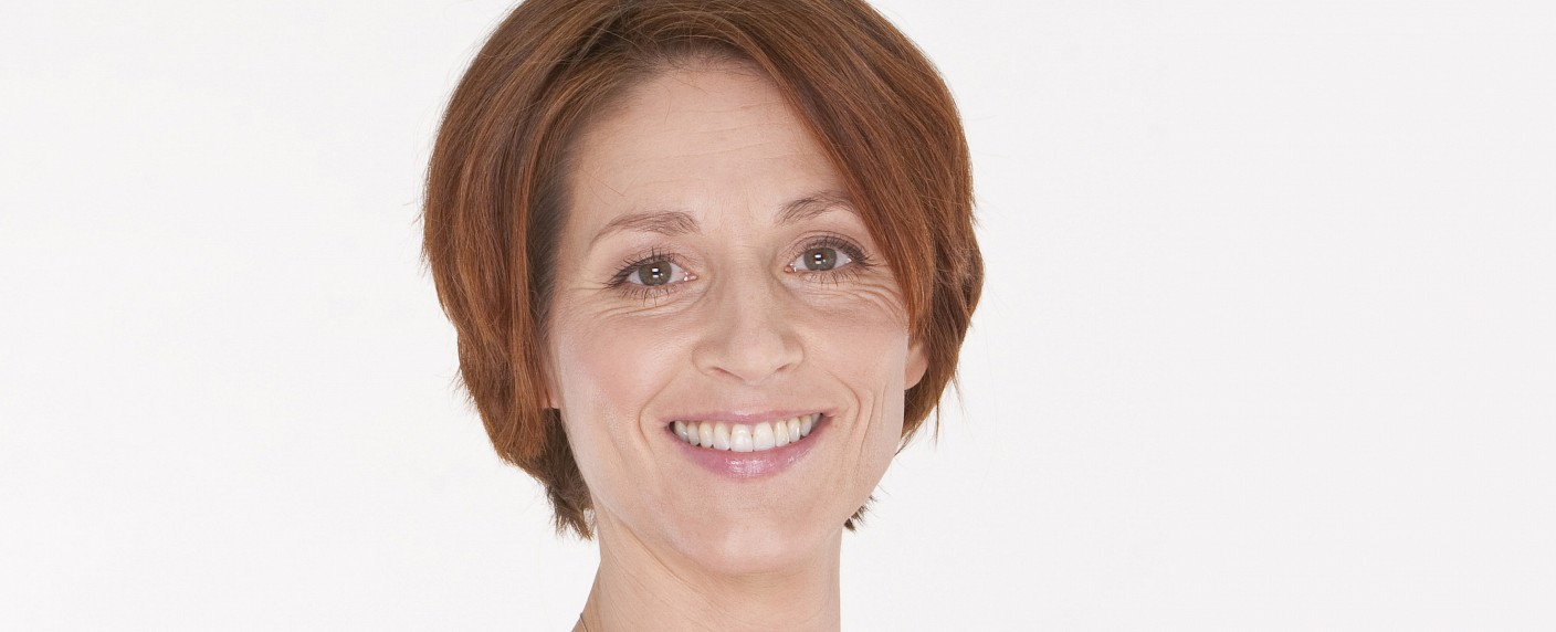 „In aller Freundschaft“: Hendrikje Fitz im Alter von 54 Jahren verstorben – Schauspielerin erliegt Krebsleiden – Bild: obs/​MDR/​Thomas & Thomas