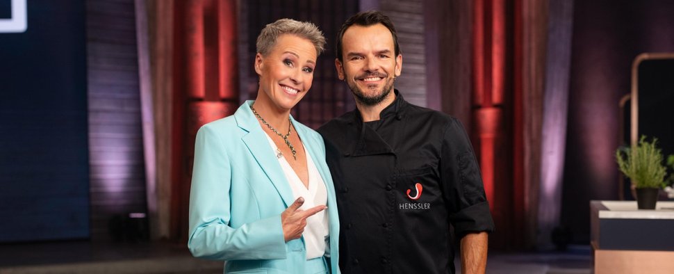 „Hensslers Dreamteam“ mit Steffen Henssler und Moderatorin Sonja Zietlow (v.l.) – Bild: RTL/Markus Hertrich